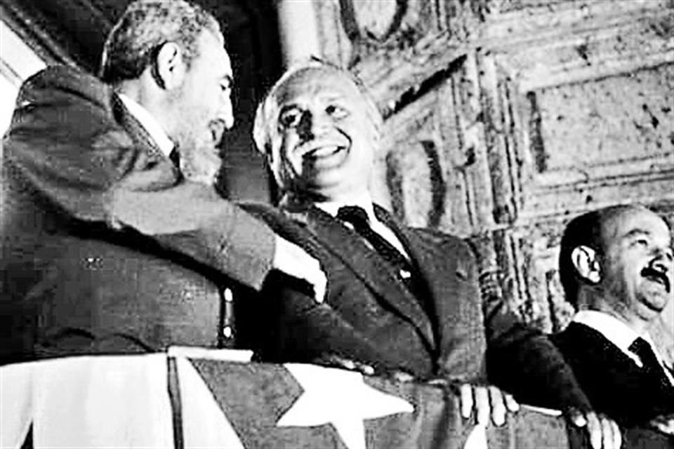 Fidel Castro, Guillermo Cosío -entonces Gobernador- y Carlos Salinas, en julio de 1991 durante la Primera Cumbre Iberoamericana.