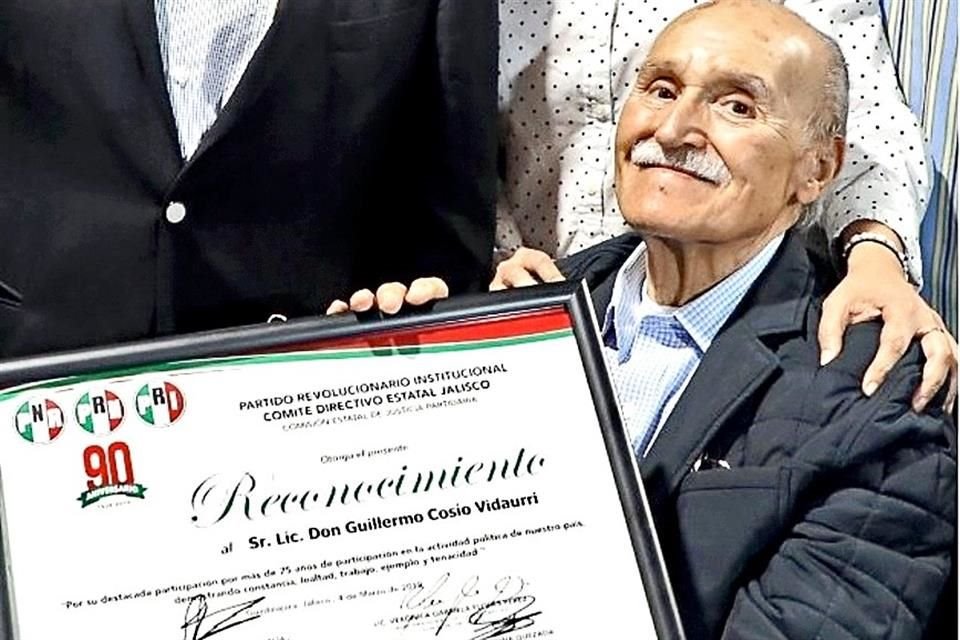 Durante un reconocimiento que le hizo el PRI por Jalisco por su labor de décadas en favor del partido.
