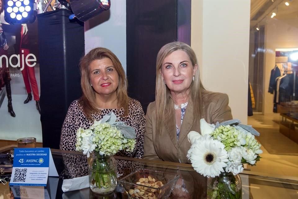 Nelly de Cantú y Aracely de Cantú