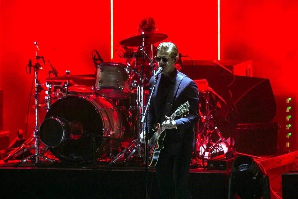 Interpol traía bajo la manga riffs oscilantes.