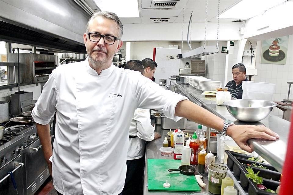 Reconoce Academia Mexicana de Gastronomía al chef Guillermo González Beristain.