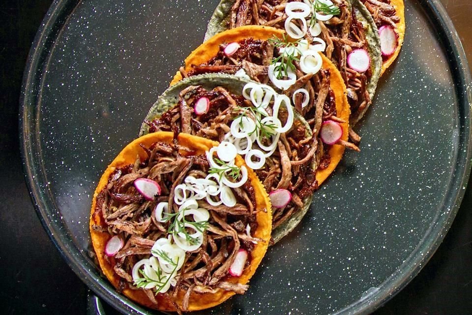 Chalupas de arrachera al horno.