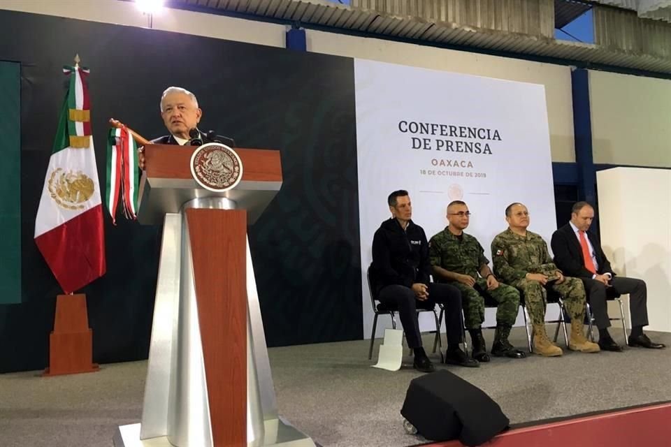 En la base militar 15 de Oaxaca, cuestionado sobre el operativo fallido para detener a Ovidio Guzmán, el Presidente aseguró que la estrategia de seguridad de su gobierno iba 'muy bien'.
