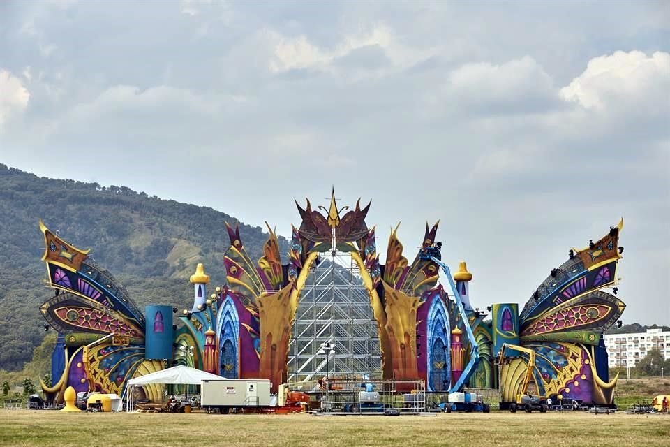 Así se preparó el escenario principal del Festival.