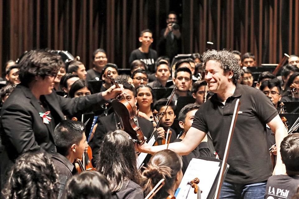 Uribe Laudino nunca olvidará el día que prestó su violín al director Gustavo Dudamel para que lo tocara en Bellas Artes.