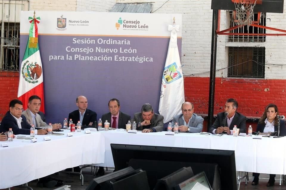 A propuesta del Gobernador Jaime Rodríguez, la sesión del Consejo Nuevo León para la Planeación Estratégica se realizó en uno de los patios del Penal de Topo Chico.