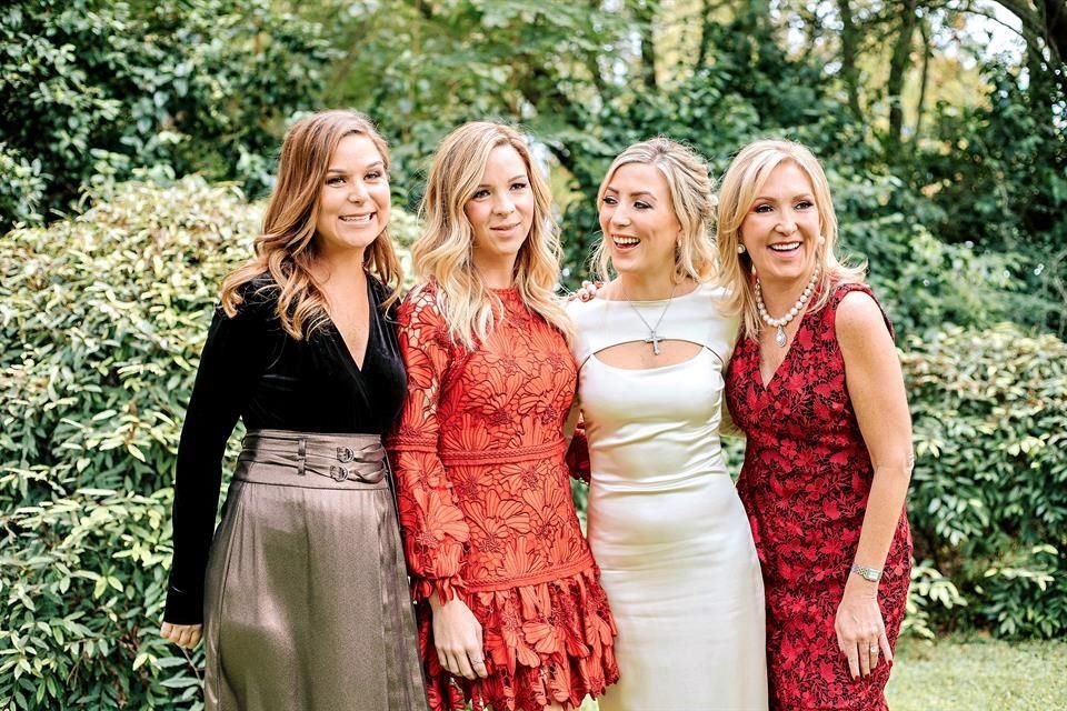 Brenda Ortiz de Canales, Cordelia Ortiz de García, la novia y Maye Olivares de Ortiz
