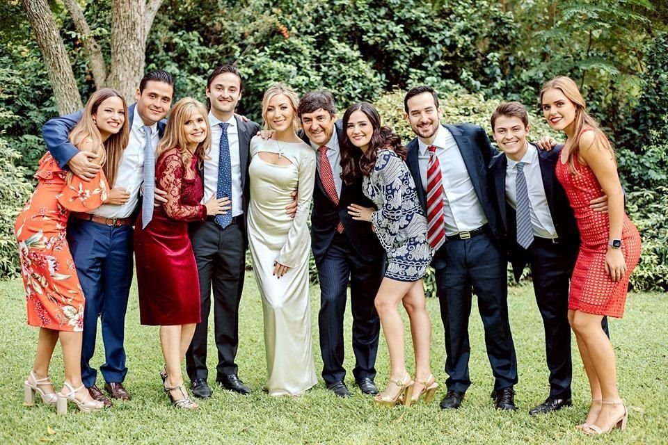 Sofía Hinojosa de Zambrano, Gabriel Zambrano Reyes, Cecilia Reyes de Zambrano, los novios, Hernán Zambrano Treviño, Viviana Zambrano de Zambrano, Gabriel Zambrano, Andrés Zambrano y Lourdes Fabre