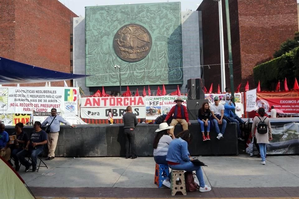 El bloqueo de campesinos en San Lázaro cumplió ya una semana.