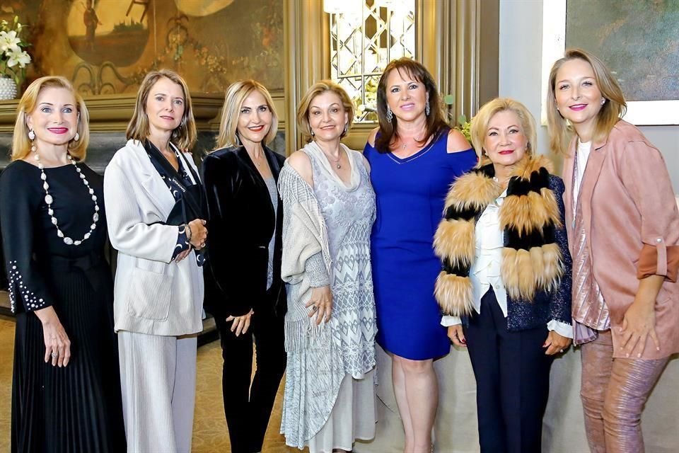 Margarita de la Maza de Reyes, Kristel Enkerlin, Mónica Buerón de Villarreal, la festejada, América Montemayor de Garza, Lupita Siller y Adriana Zavala de Cortázar