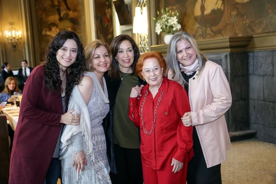 Susana Cantú de Canavati, la festejada, Susana Pérez de Cantú, Ernestina Villarreal y Alma Rosa Olvera