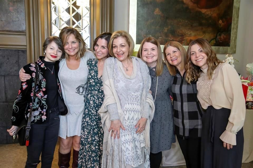 Nicole Hadjópulos, Janine Hadjópulos, Aline Katimi, Mariela Coindreau, Yvonne Coindreau, Odile Coindreau de  Neuderg y Joyce Katimi de Álvarez