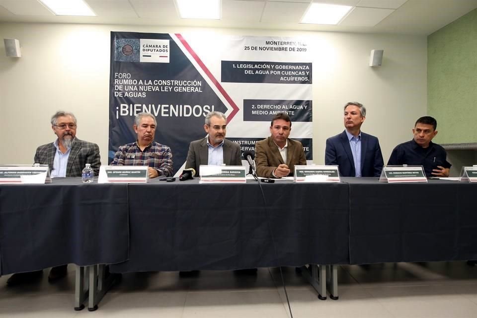 Se detalló que el Foro 'Rumbo a la Construcción de una Nueva Ley General Aguas', organizado en coordinación por la Cámara de Diputados y el Consejo, se llevará a cabo el 25 de noviembre en Cintermex.