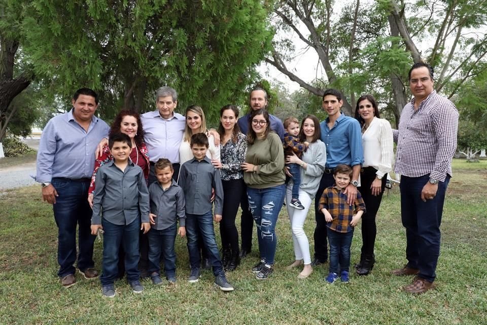 Ele festejado con su Familia