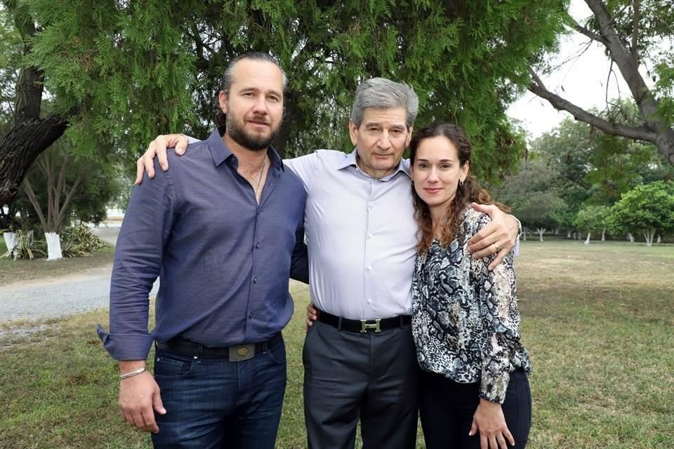 César Mena Salazar y Miroslava Villarreal de Mena