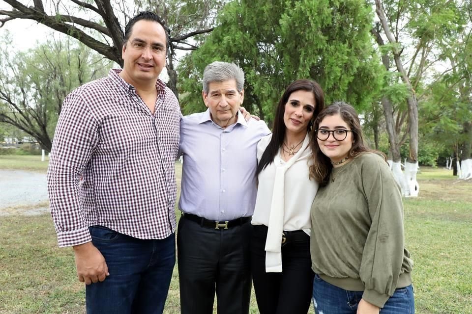 Adrián Villarreal, Chano Villarreal Villarreal, Maricela Villarreal Cantú y Maricris Esquitín Villarreal