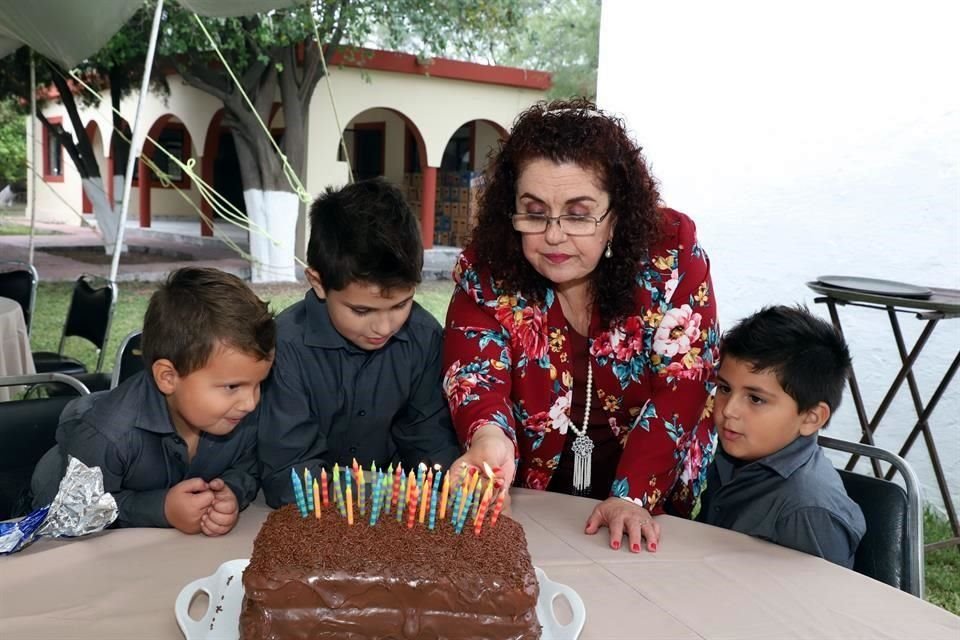 Matías Ayala Villarreal, Mateo Ayala Villarreal, Maricela Cantú de Villarreal y Mauro Ayala Villarreal