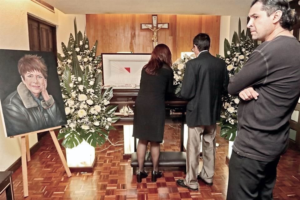 El cuerpo de la poeta, Minerva Margarita Villarreal, fue cremado tras su funeral en las Capillas del Carmen.
