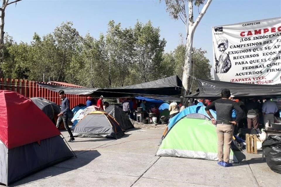 Después de 11 días de plantón y tras la aprobación del Presupuesto de Egresos de la Federación, campesinos levantan sus carpas.