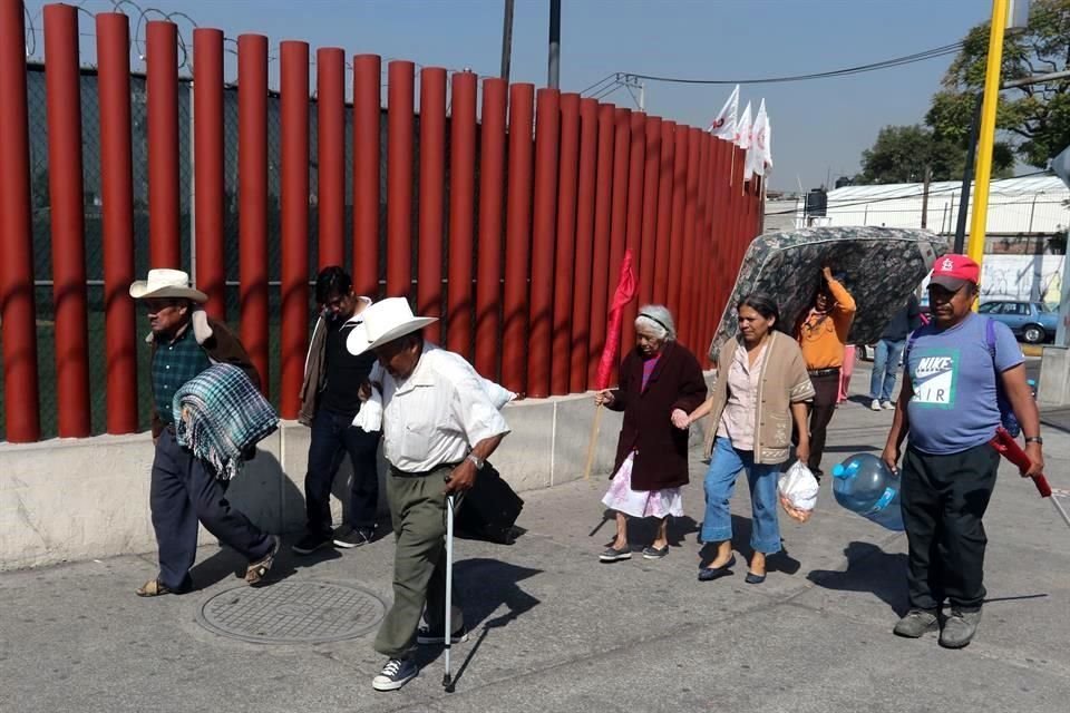 Los campesinos quitaron el plantón que mantenían desde hace 11 días en la Cámara de Diputados.