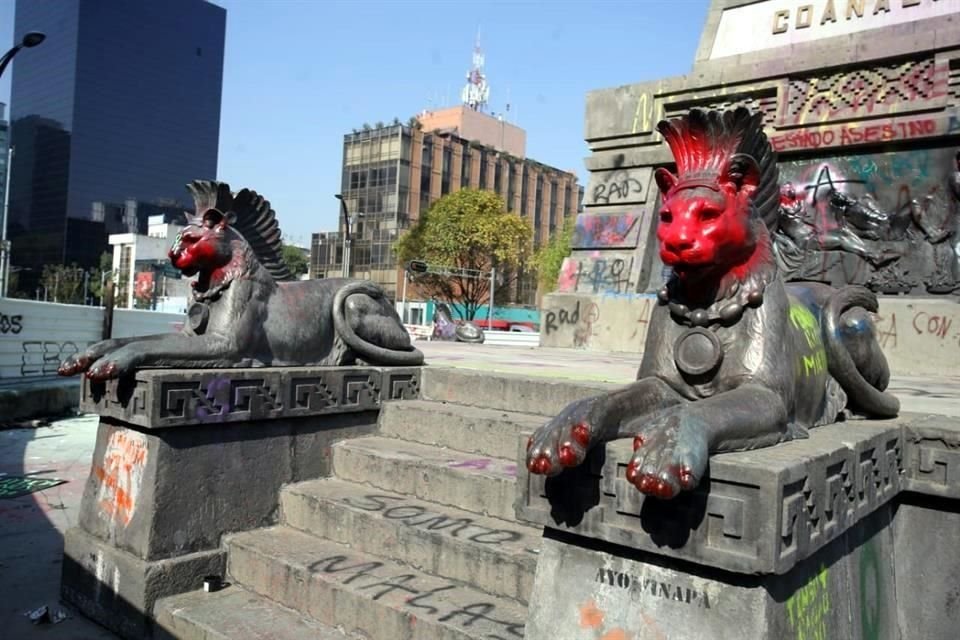 Tras la marcha contra la violencia de género en CDMX del lunes 25 de noviembre, diversos monumentos y edificios de Reforma y Centro amanecieron con daños.