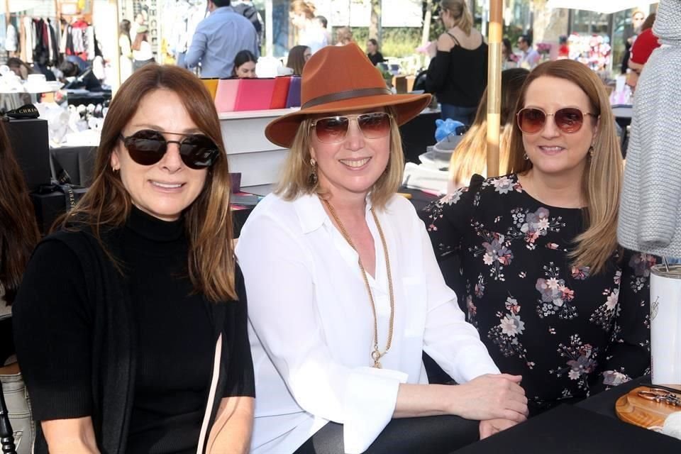 Gabriela Navarro de Vázquez, Erika Segura y Karla Martínez