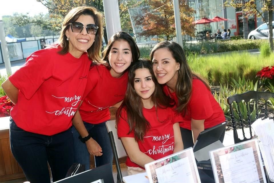 Norma Garza de Lozano, Regina Lozano, Mariana Lozano y Pau Treviño