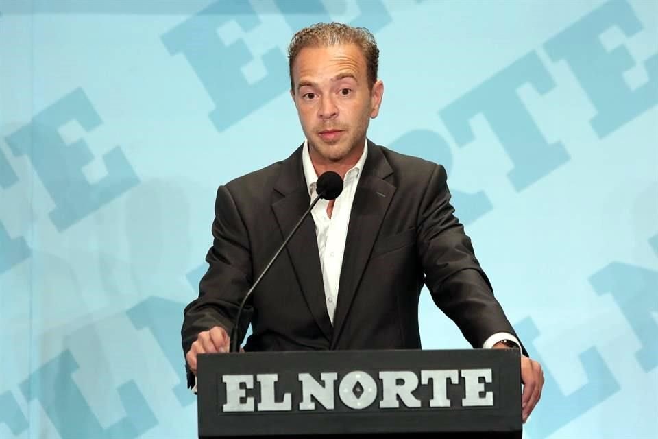 Para mejorar la vialidad, Elizondo Ortiz propuso que los conductores locales puedan estacionarse en cualquier lugar y que los de otros municipios a busquen estacionamientos privados.