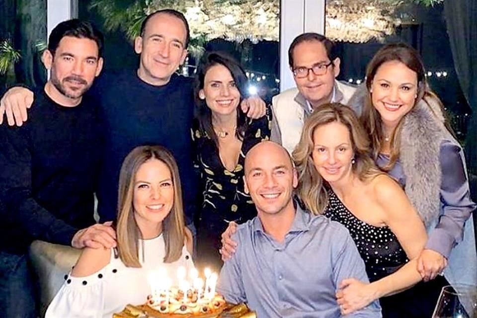 Ninfa Ochoa de Garza, acompañada de su esposo Marcos Garza; y Fernando 'Junior' García Sada, de su esposa Paulina González de García, festejaron su cumpleaños muy contentos.