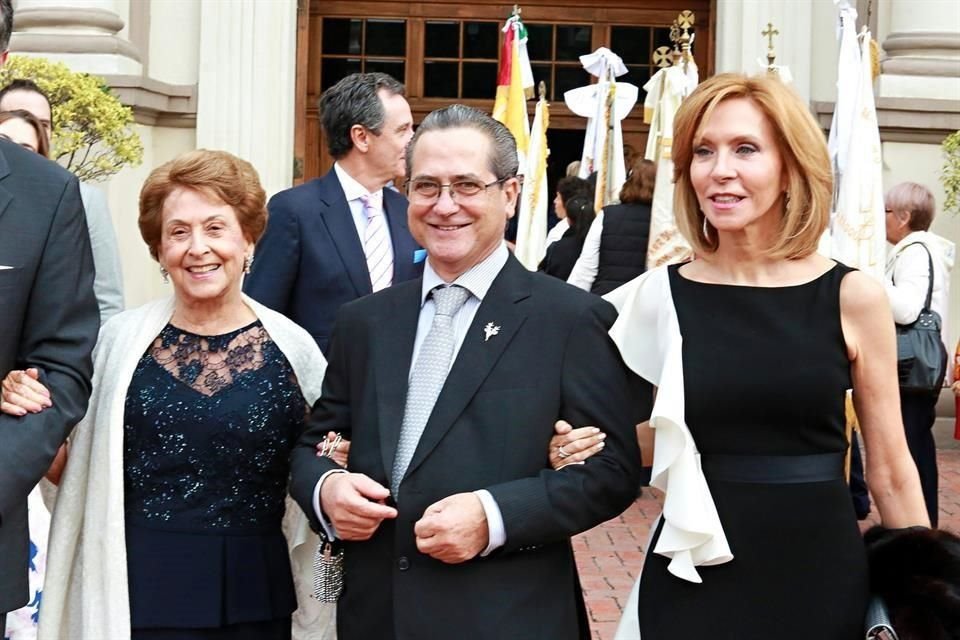 Estela Benítez de Zambrano, Gabriel Zambrano y Maricela Ibarra de Zambrano