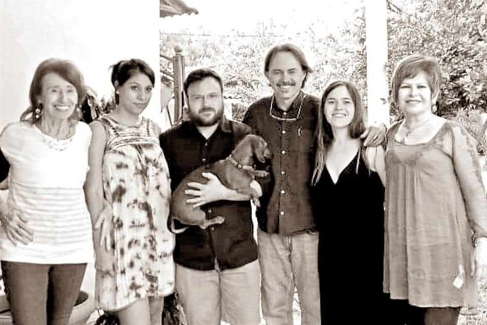 Martha Casarini Ratto, Nelly Zapata, Pablo Villarreal, José Javier Villarreal, Ximena Villarreal y Minerva Margarita Villarreal
