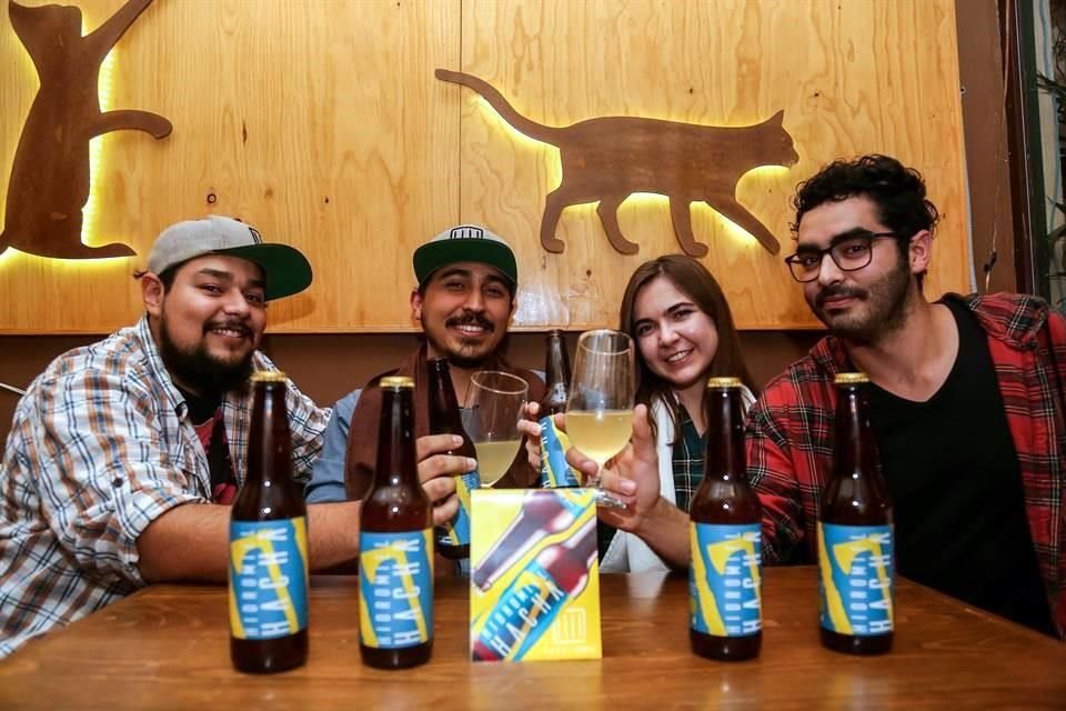 Miguel Orozco, Sadhu Rodríguez, María Yveth Méndez y Rubén Gómez, decidieron producir hidromiel en Guadalajara.