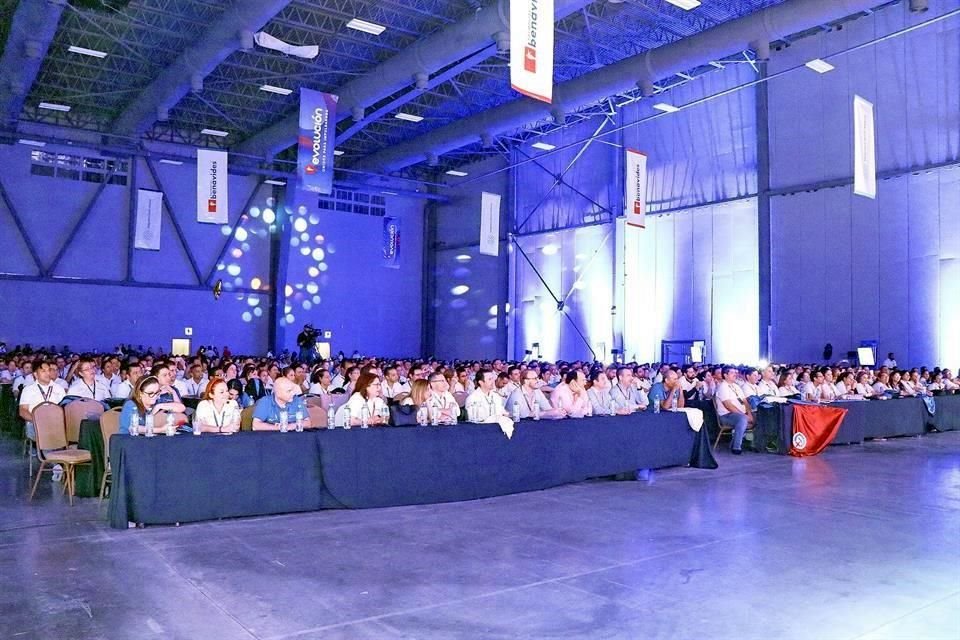 Junta Anual de Ventas 'Evolución' convocó a más de 900 gerentes de Farmacias Benavides.