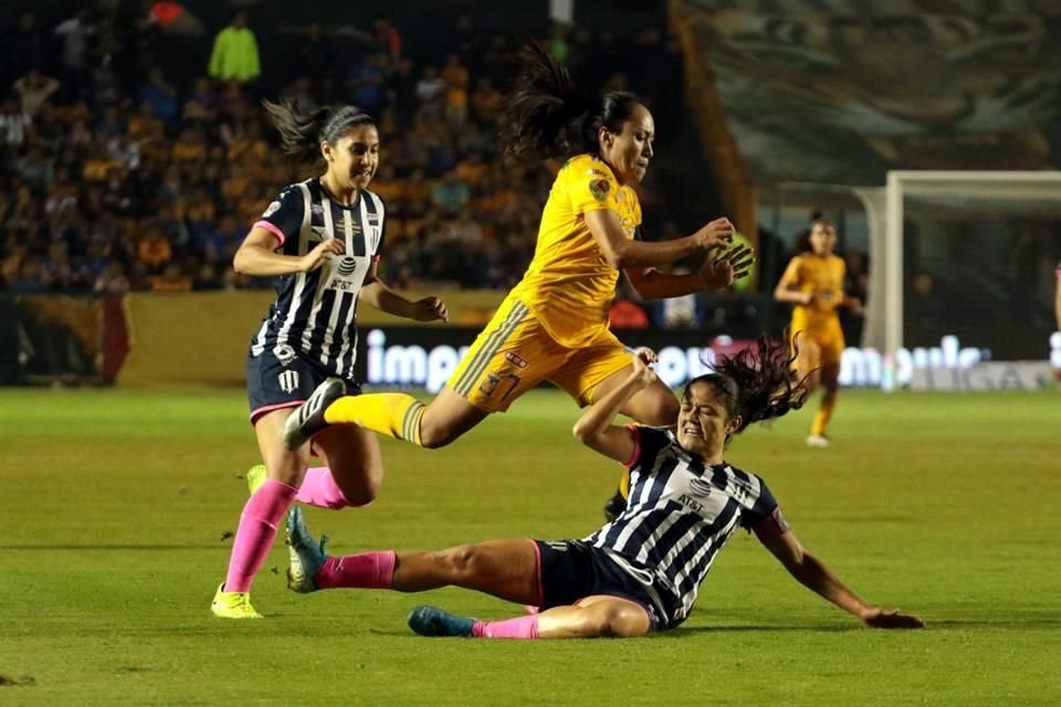 Tigres Femenil y Rayadas dejaron todo para la vuelta.