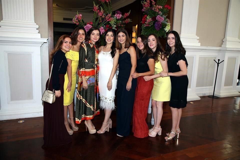 Brenda Durán, Angie Dávalos, Samantha Muñoz, Ana Karen Montemayor, Romina Taschini, Mariana Ibarra, Andrea Triana y Marisue Bernal