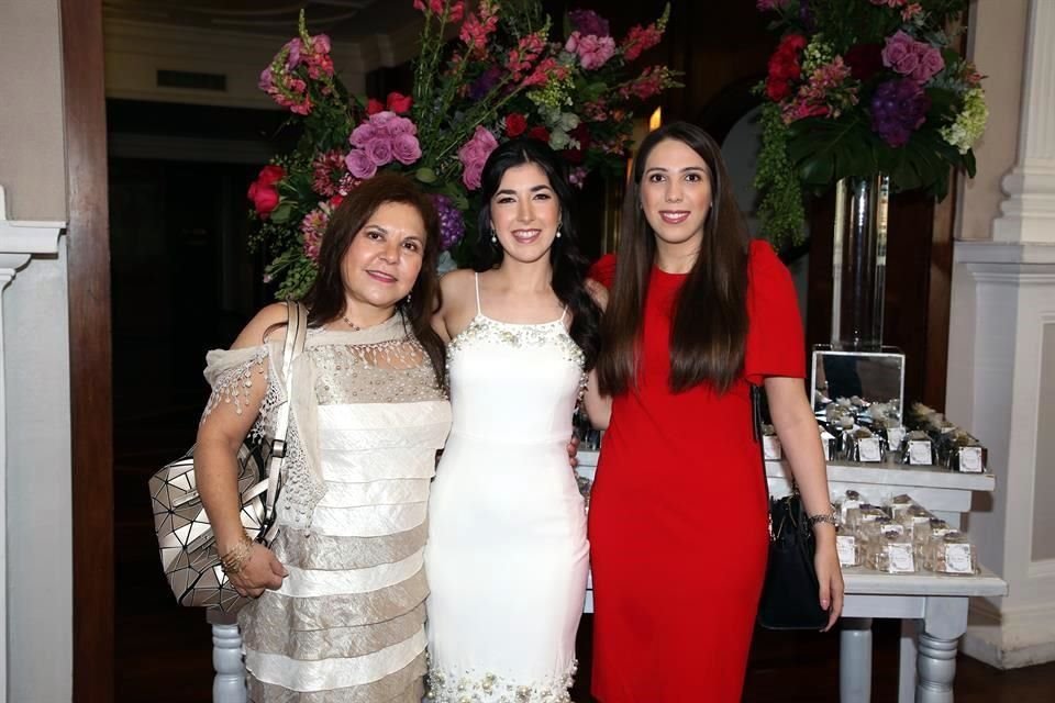 Bertha Lozano de Garza, Ana Karen Montemayor y Patricia Romero