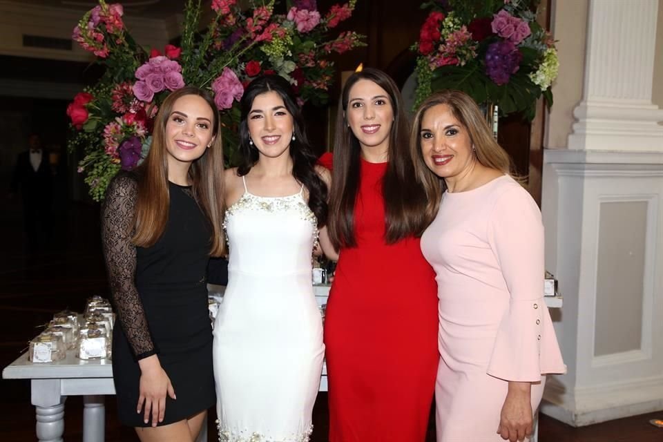 Victoria Romero, Ana Karen Montemayor, Patricia Romero y Paty Gloria