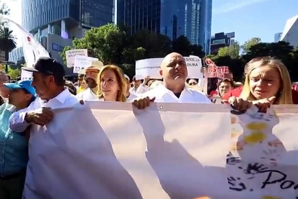 El activista participa en la marcha en contra del Gobierno de AMLO.