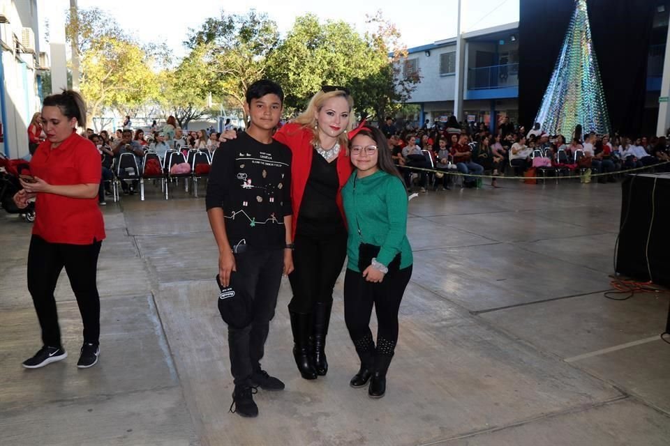 Sebastian Medellín, Monce Olvera e Inés Medellín