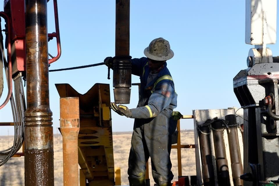 La Organización de Países Exportadores de Petróleo y sus aliados han enviado señales de que continuarán con los recortes de producción existentes en su reunión.