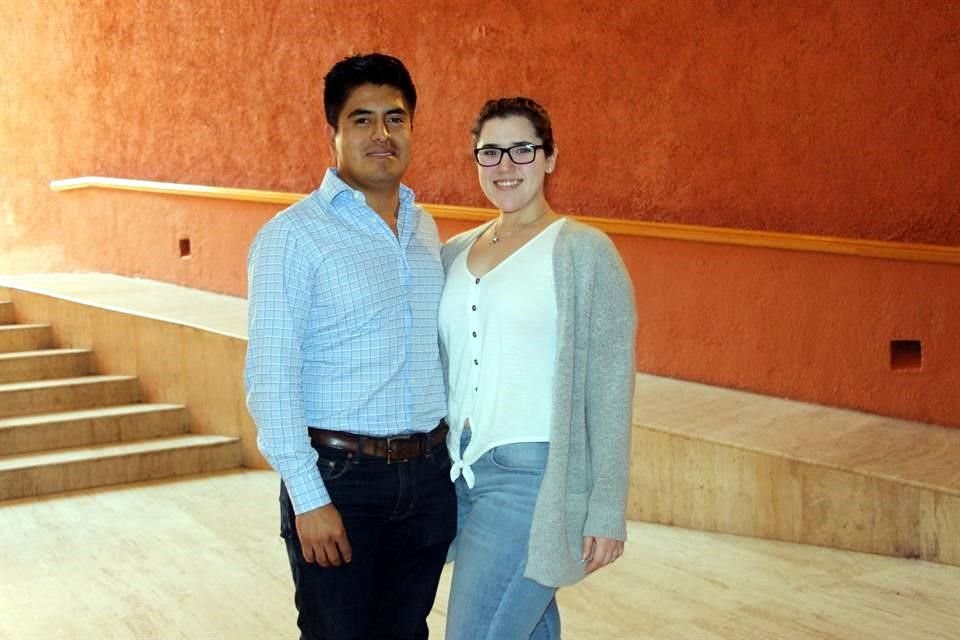 Aron Gómez y Paola de la Garza