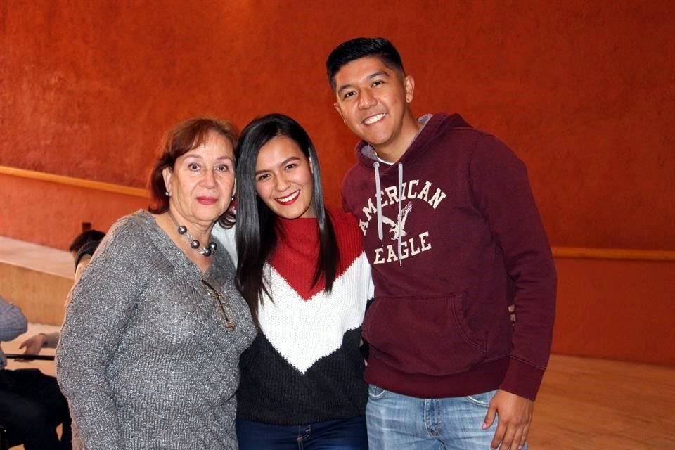Elia Vargas, Nallely  Becerra y Ricardo Andrade