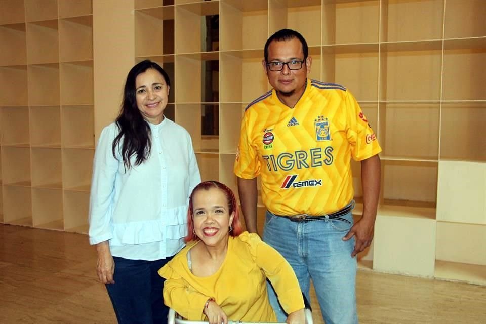 Alicia Espinosa, Rosy Ayala de Espinosa y José Carlos Adame