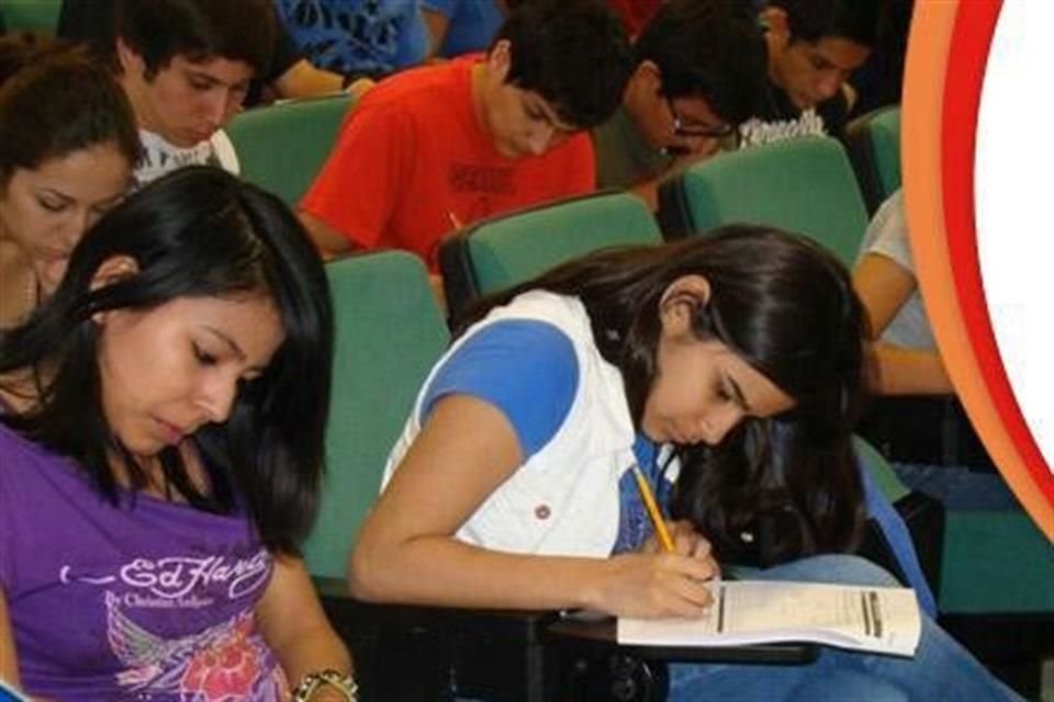 Los resultados indican que en 2022, los promedios de los estudiantes mexicanos en matemáticas y ciencias fueron 14 y 9 puntos inferiores en comparación con 2018.