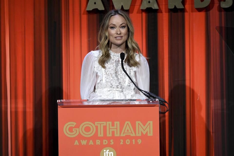 Olivia Wilde otorgó el premio tributo para el actor Sam Rockwell.