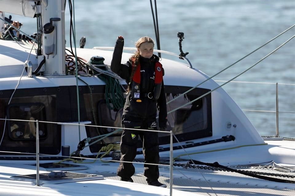 La joven activista contra el Cambio Climático, Greta Thunberg, llegó a Lisboa tras un viaje de semanas por el mar.