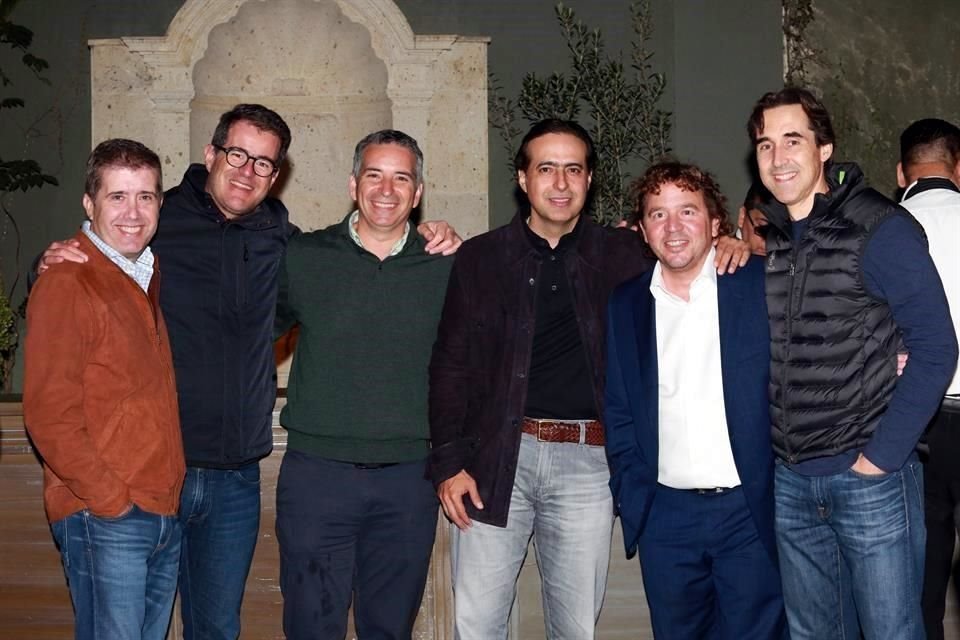 Héctor Morales, Domingo Valdés, Adrián Gutiérrez, Carlos Muñoz, Alejandro González y Salvador Canales