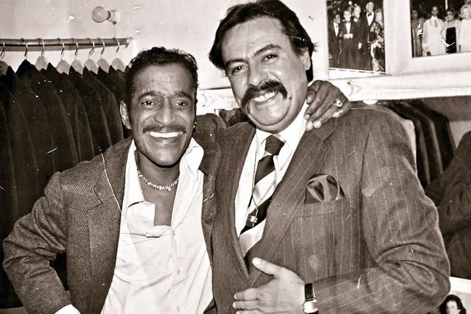 En los años 80, junto a Sammy Davis, quien cantó en 'El Patio'.