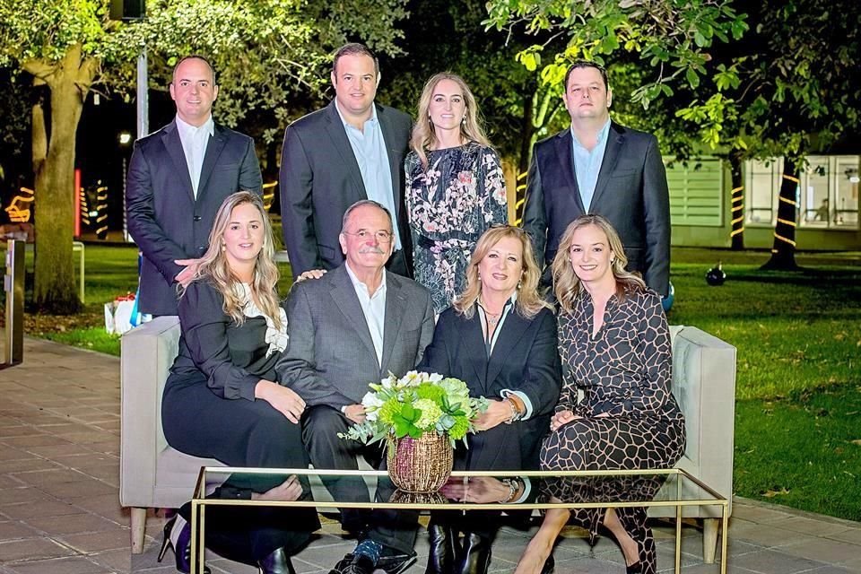 Julio Fernández, Roberto Villarreal, Elizabeth Papadópulos, Juan Pablo Alatorre, Cristina Villarreal Vargas, Roberto Villarreal Maiz, Patricia Vargas de Villarreal y Patricia Villarreal Vargas
