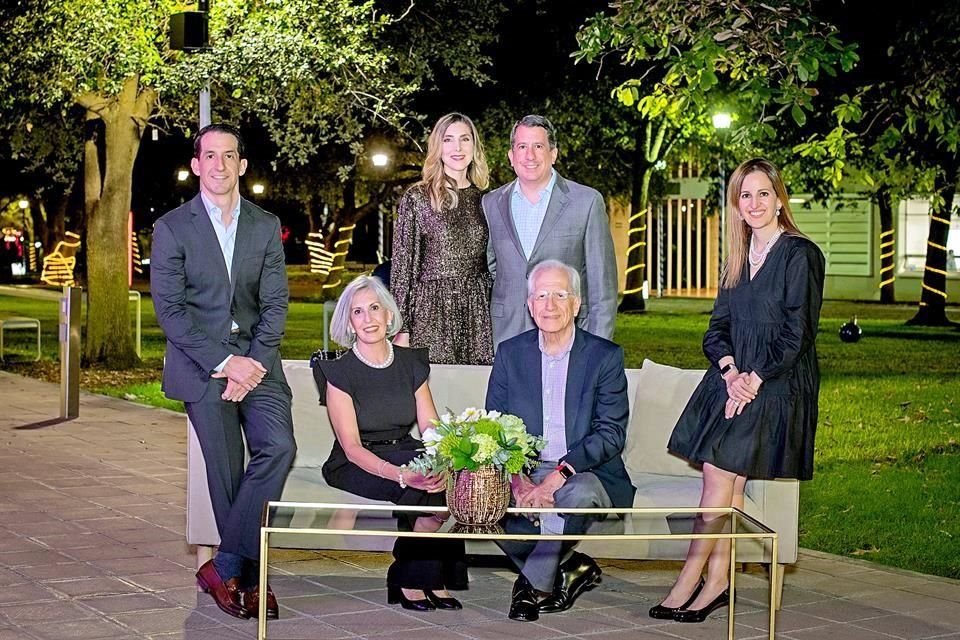 Alejandra Vidal de González, Alfonso González Elizondo, Pablo González Elizondo, María Teresa Elizondo de González Migoya, Alfonso González Migoya y María Teresa González Elizondo